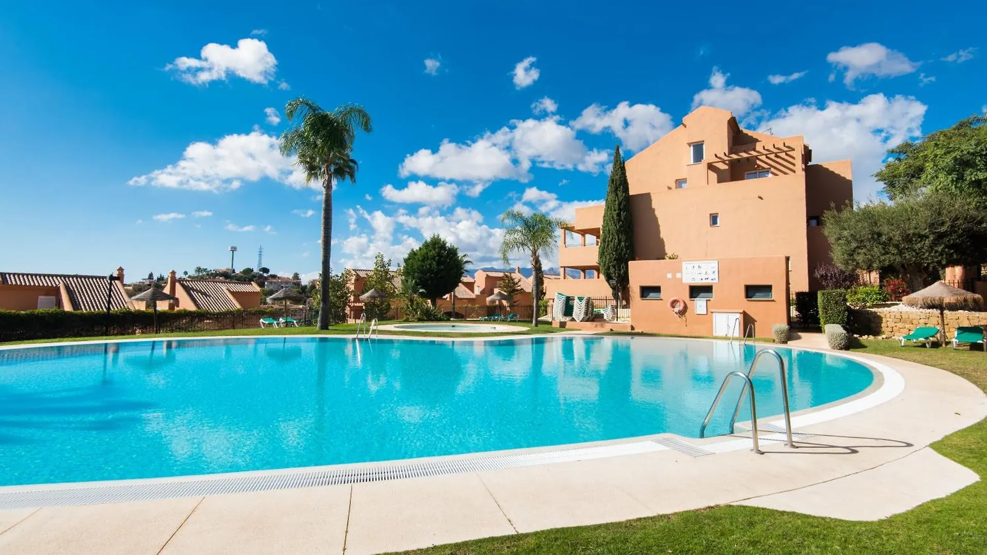 Rentandhomes Penthouse Elviria Golf Marbella
