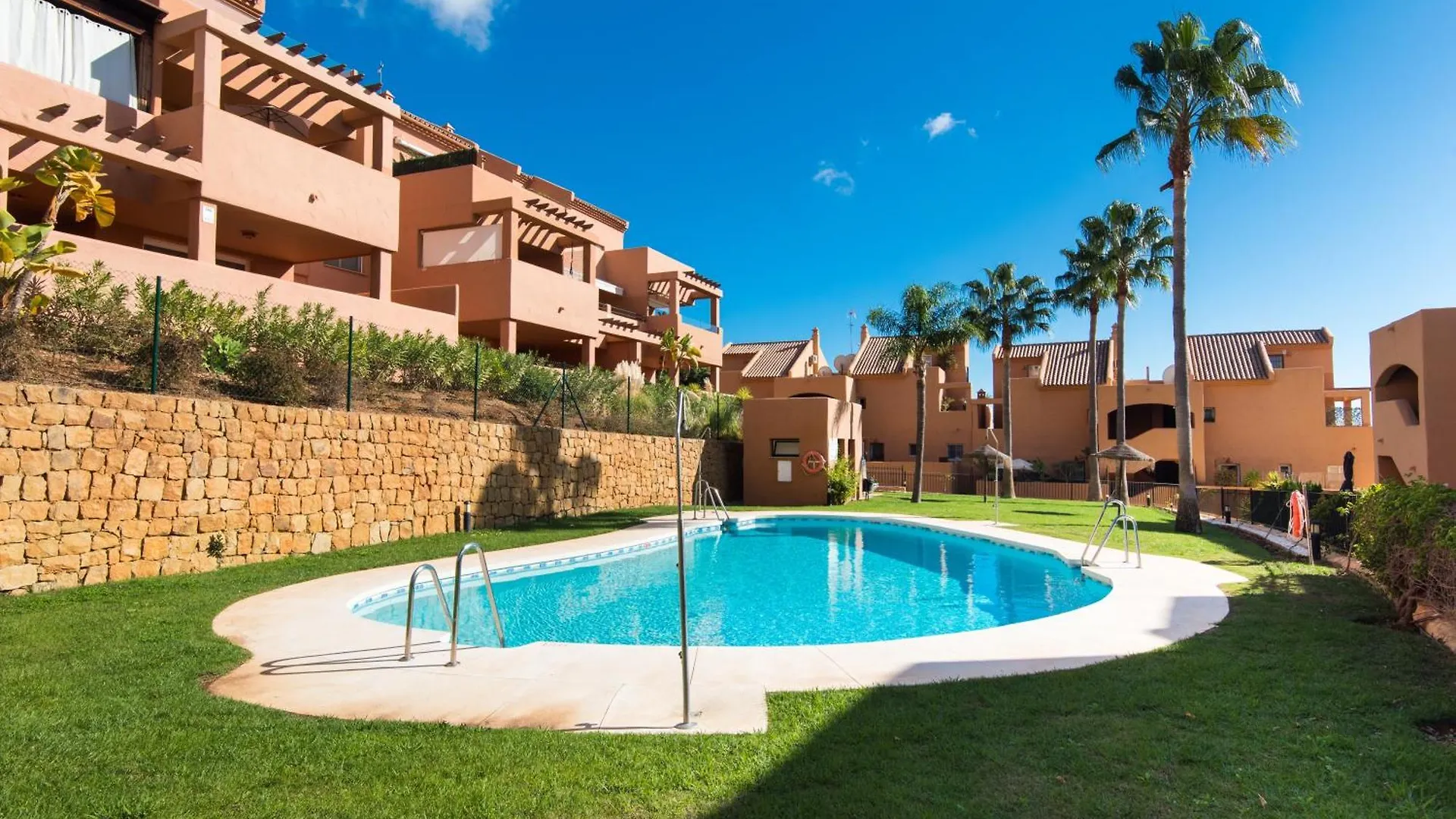 Rentandhomes Penthouse Elviria Golf Marbella Apartment